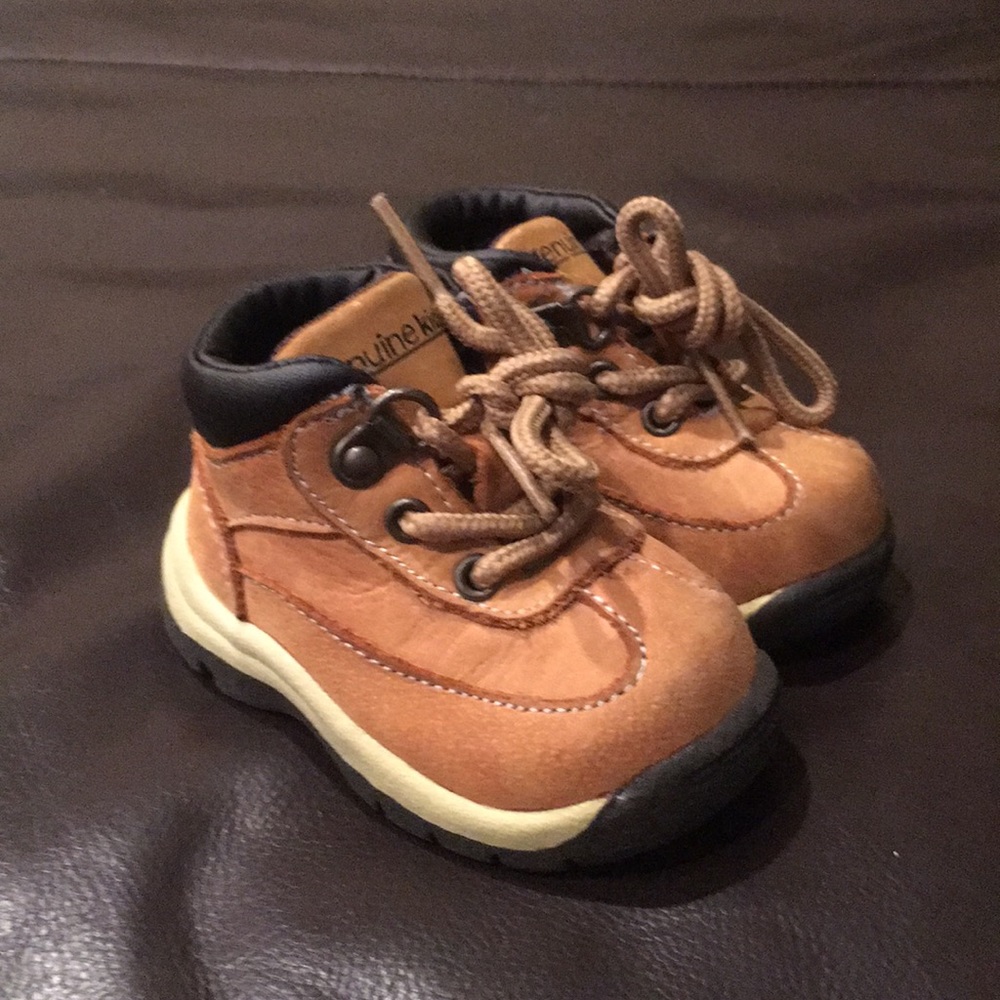 Oshkosh boots size 2